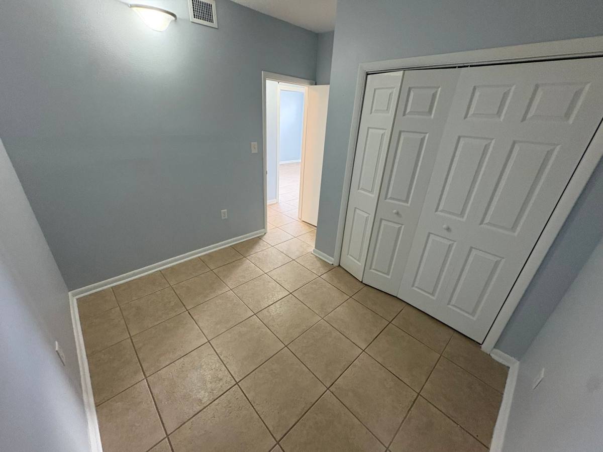 Apartment for rent at 623 N Bay St, Eustis, FL 32726