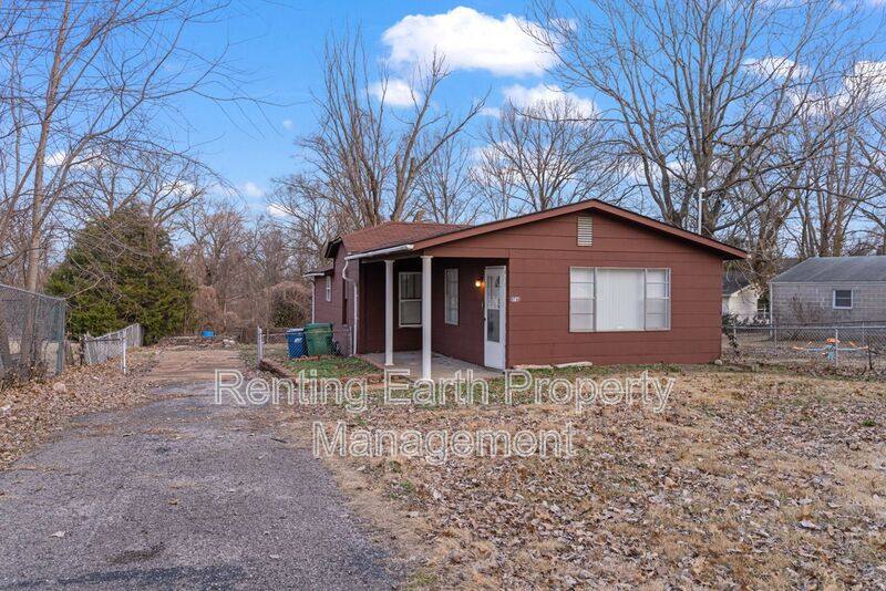 House for rent at 9746 Diamond Dr, Saint Louis, MO 63137