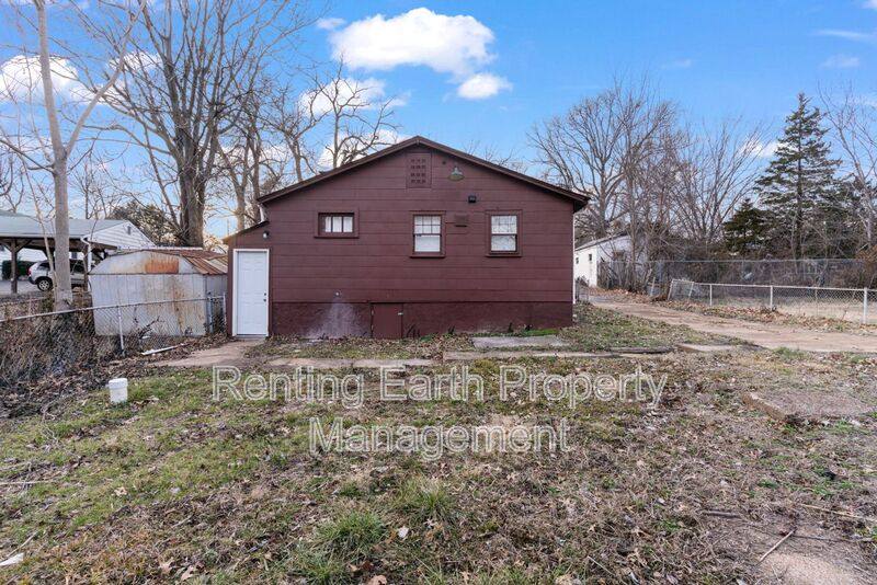 House for rent at 9746 Diamond Dr, Saint Louis, MO 63137