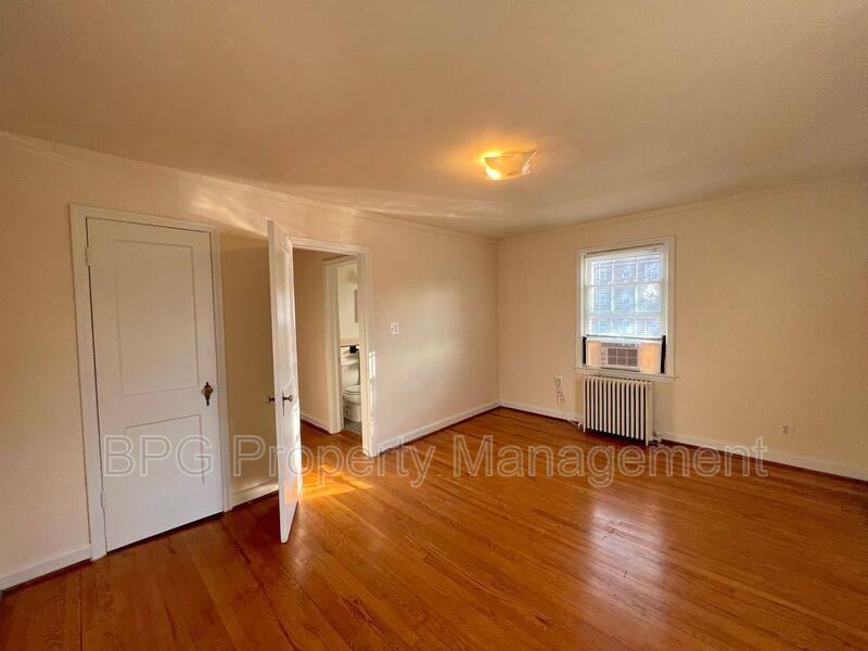 Apartment for rent at 5721 11th St N #7, Arlington, VA 22205