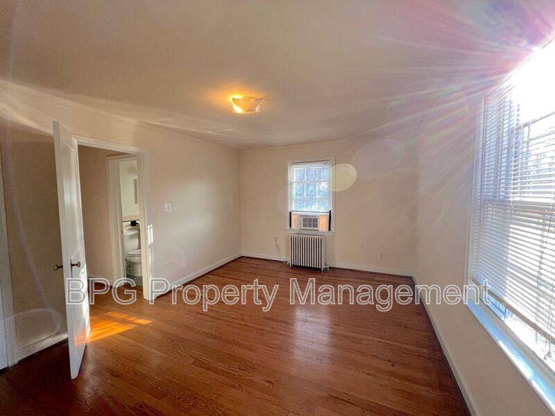 Apartment for rent at 5721 11th St N #7, Arlington, VA 22205