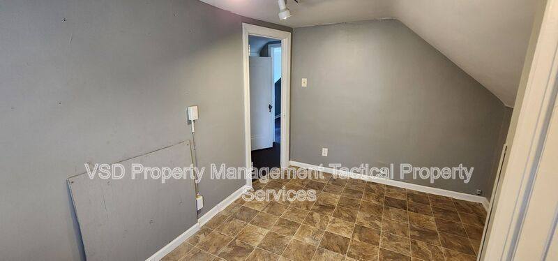 Apartment for rent at 14717 Milverton Rd #UP, Cleveland, OH 44120
