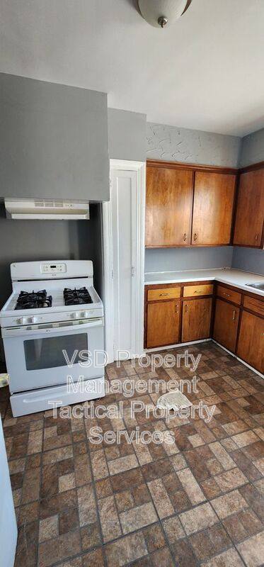 Apartment for rent at 14717 Milverton Rd #UP, Cleveland, OH 44120