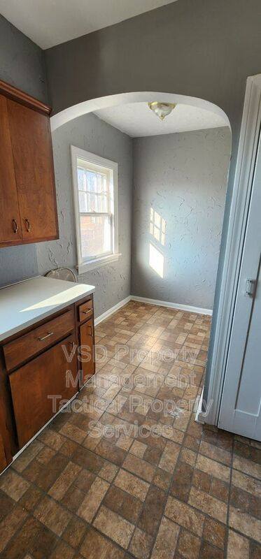 Apartment for rent at 14717 Milverton Rd #UP, Cleveland, OH 44120