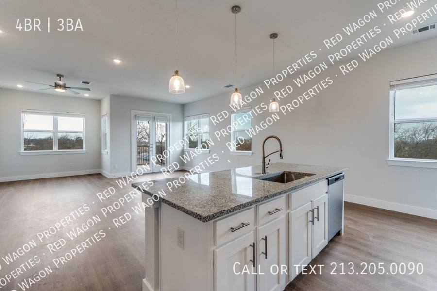 Apartment for rent at 330 E Carson St, San Antonio, TX 78208
