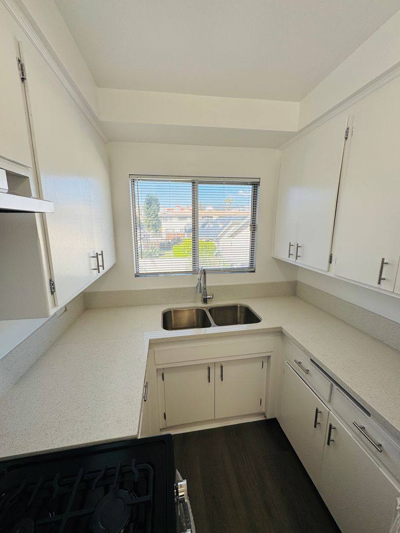 Apartment for rent at 1230 N Mansfield Ave, Los Angeles, CA 90038