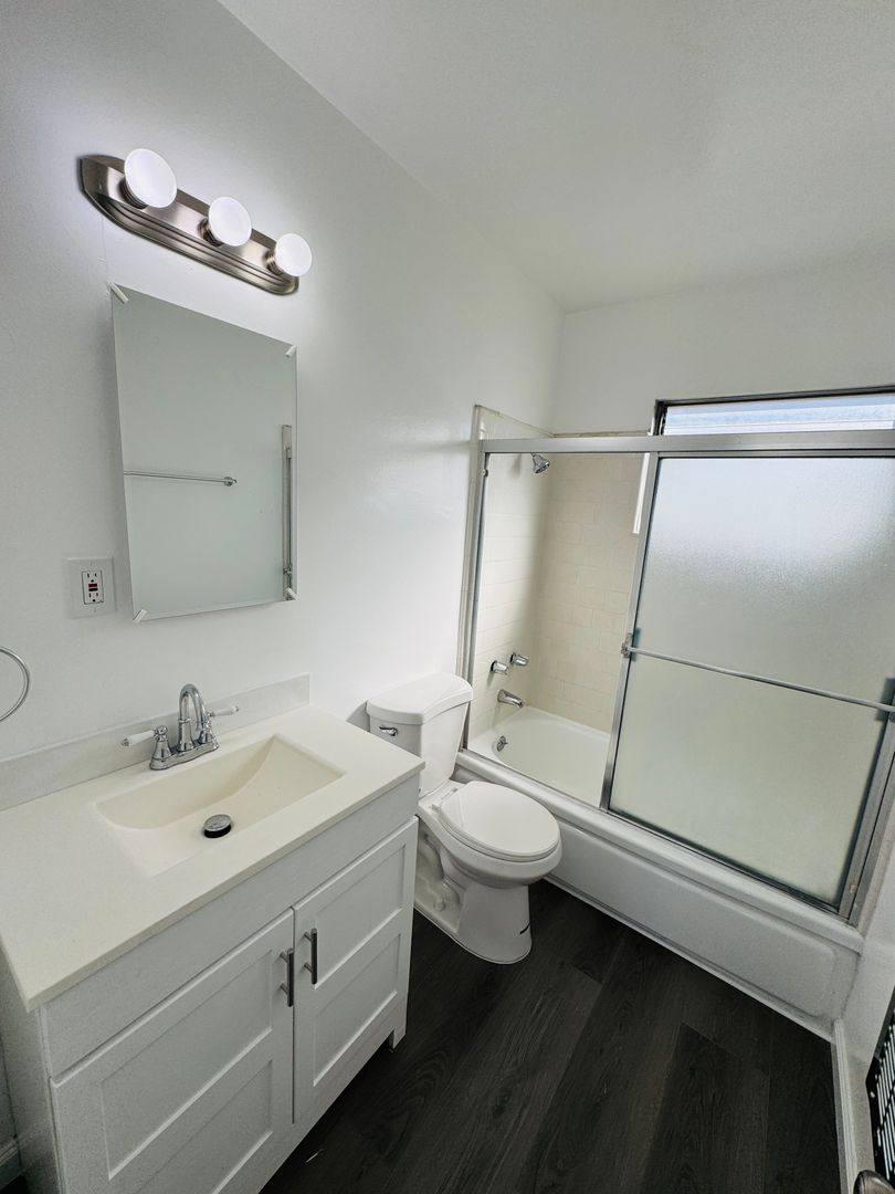 Apartment for rent at 1230 N Mansfield Ave, Los Angeles, CA 90038