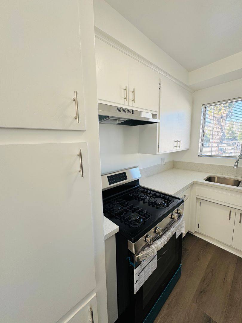 Apartment for rent at 1230 N Mansfield Ave, Los Angeles, CA 90038