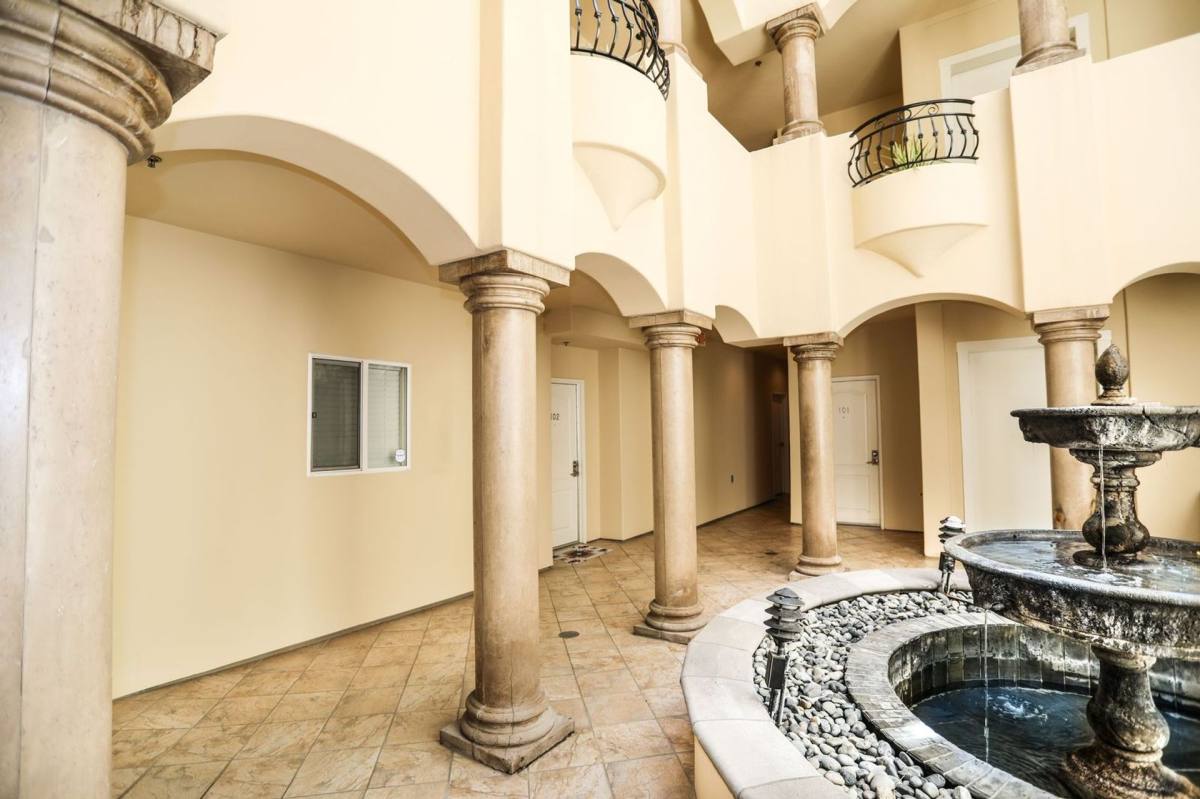 Apartment for rent at 11321 Moorpark St, North Hollywood, CA 91602