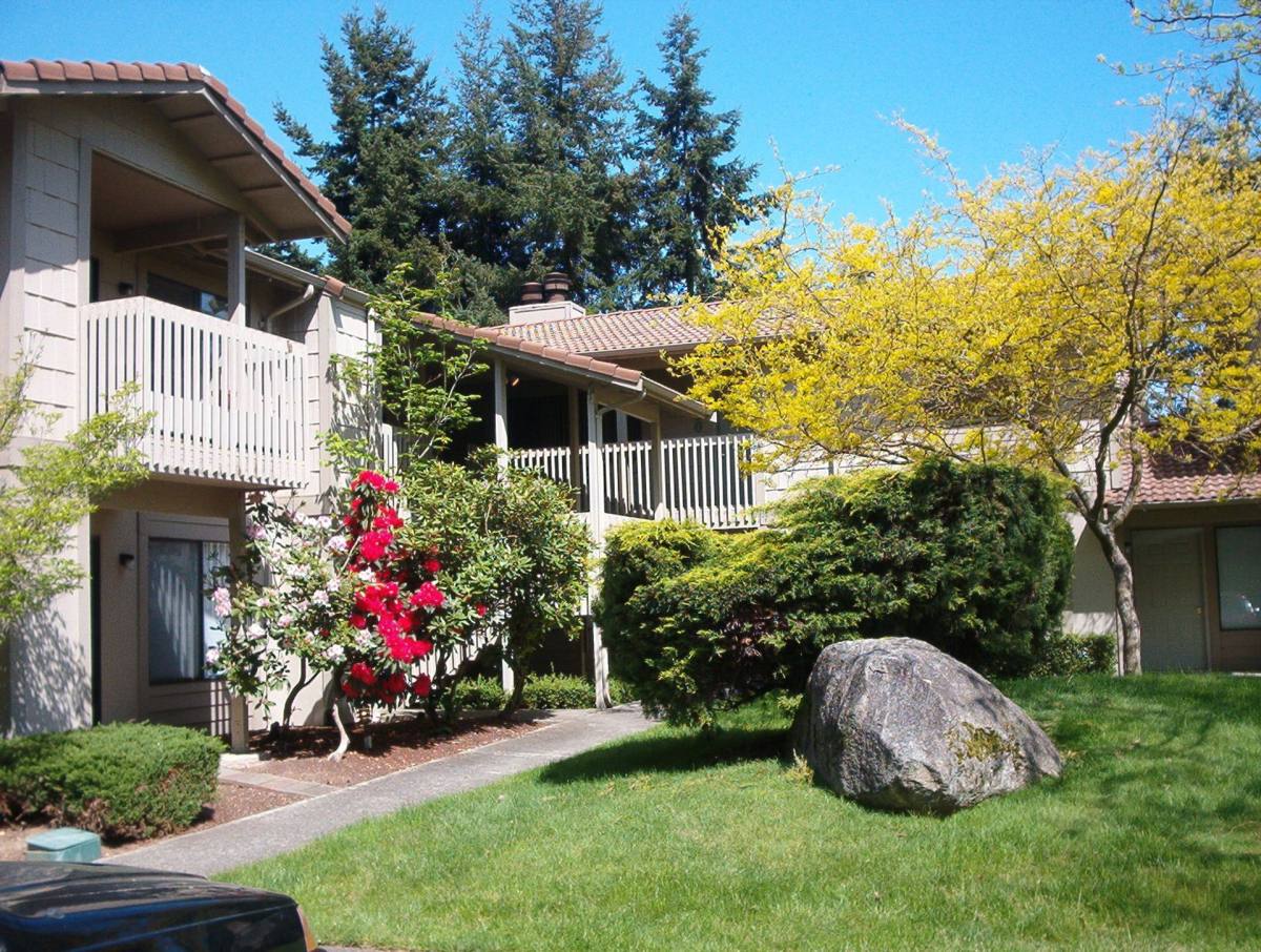 Apartment for rent at 2220 SW 337th Place, Federal Way, WA 98023