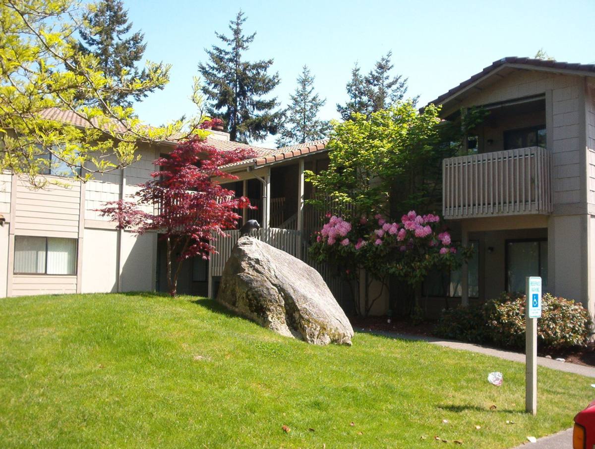 Apartment for rent at 2220 SW 337th Place, Federal Way, WA 98023
