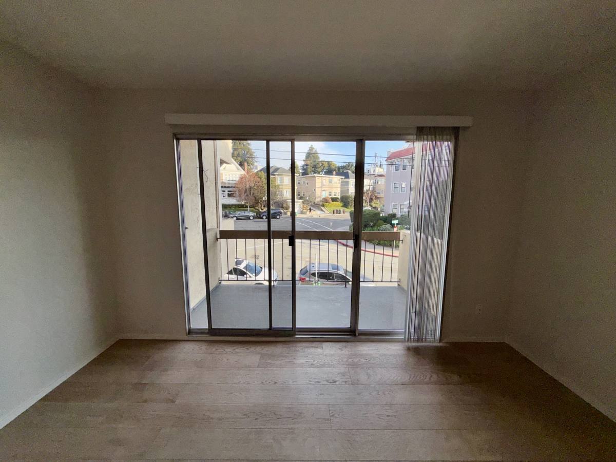 Apartment for rent at 315 Wayne Place #204, Oakland, CA 94606
