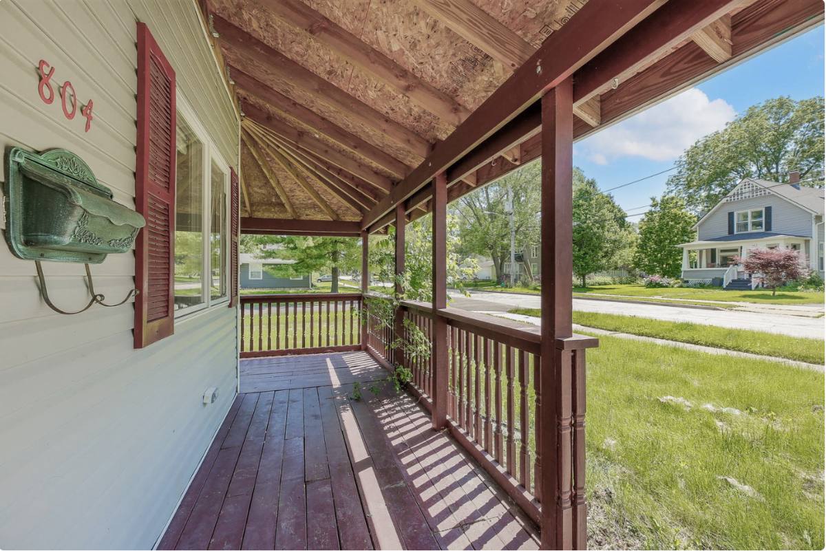 House for rent at 804 N Van Buren St, Batavia, IL 60510