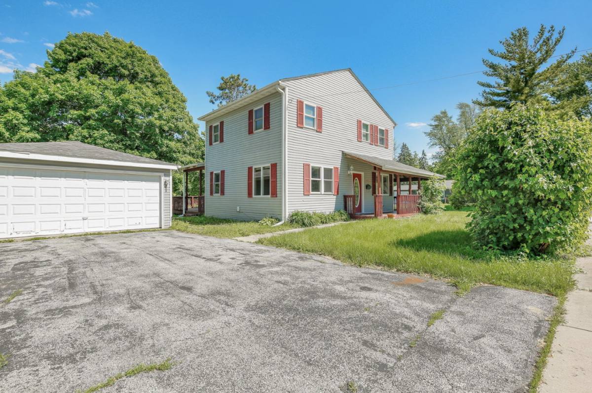 House for rent at 804 N Van Buren St, Batavia, IL 60510