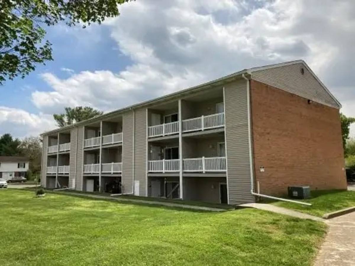 Apartment for rent at 807 Whitney Avenue, NW, Roanoke, VA 24012