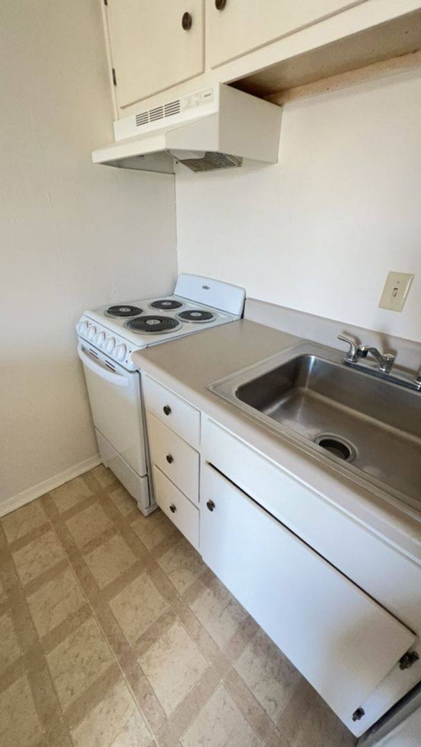 Apartment for rent at 807 Whitney Avenue, NW, Roanoke, VA 24012