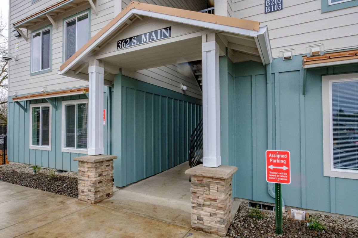 Apartment for rent at 362 S Main St, Jefferson, OR 97352