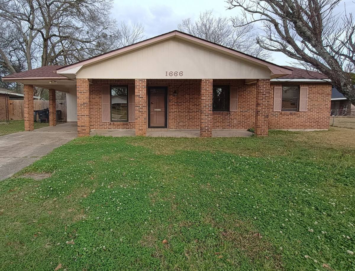 House for rent at 1666 N Rosedale Dr, Baton Rouge, LA 70815