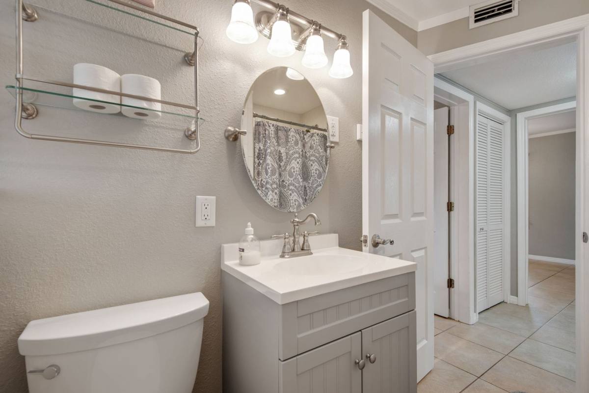 Apartment for rent at 18007 Gulf Blvd, Saint Petersburg, FL 33708