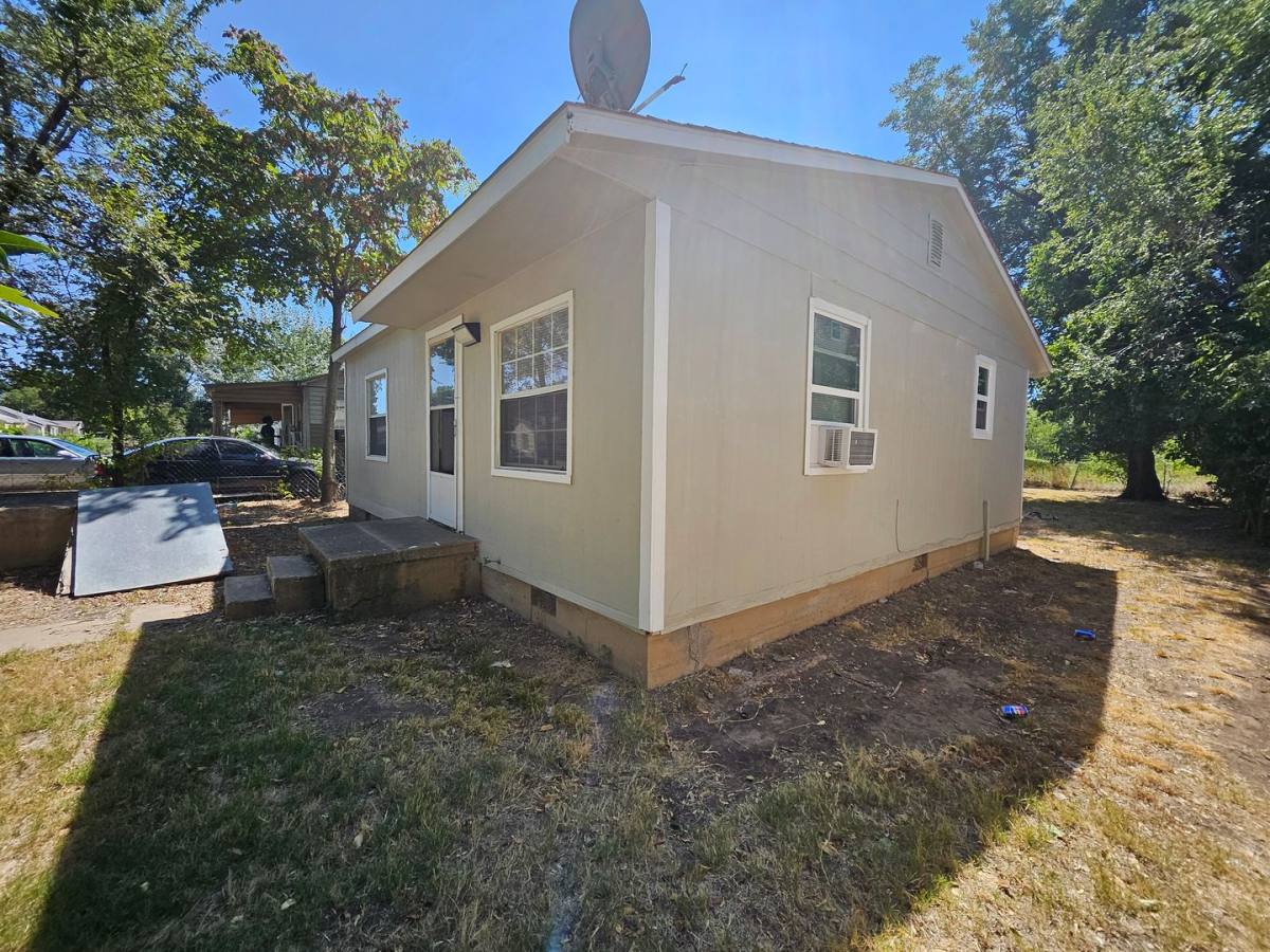 House for rent at 112 W Cedar Ave, Duncan, OK 73533