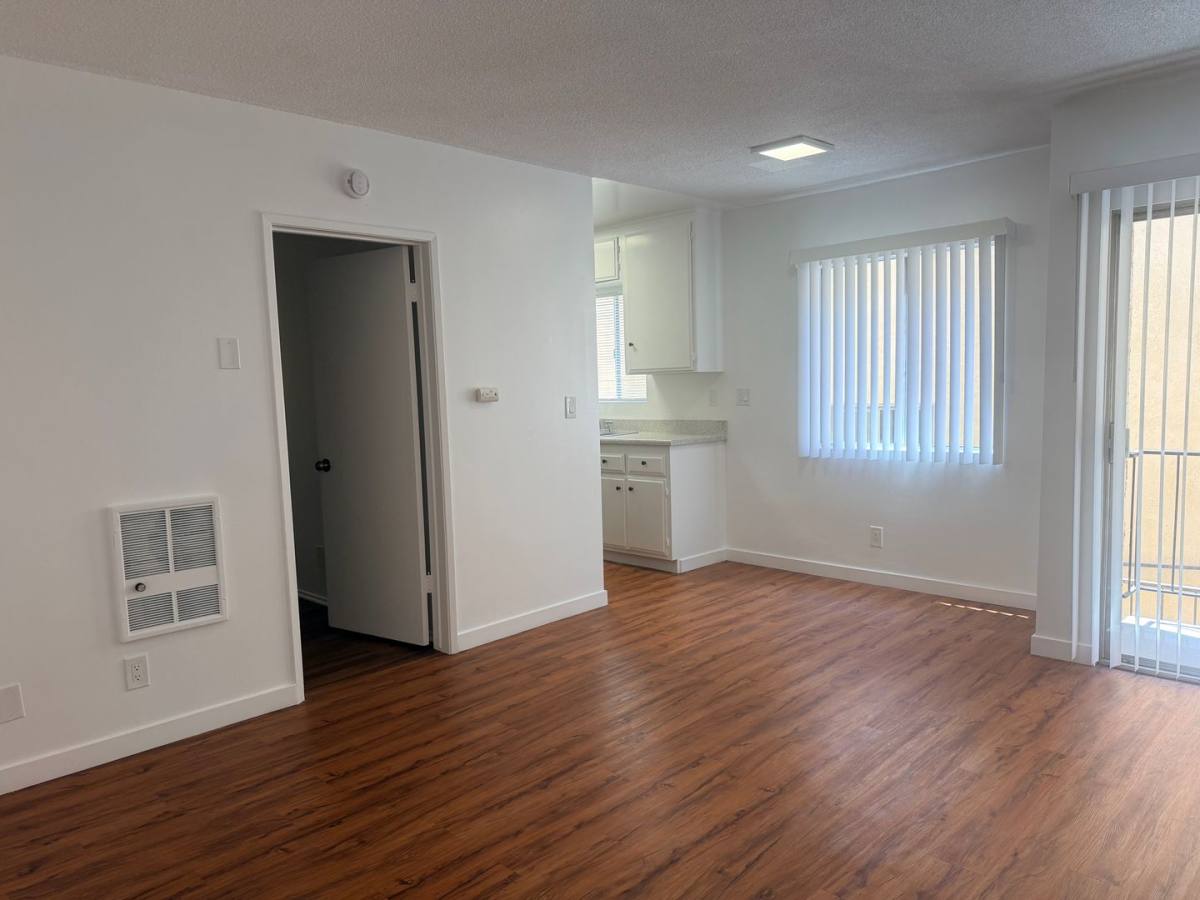 Apartment for rent at 241 Redondo Ave, Long Beach, CA 90803