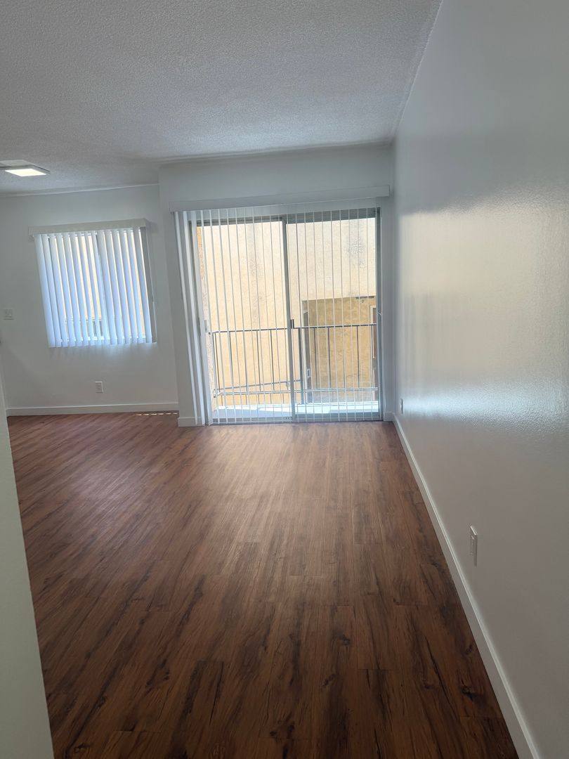 Apartment for rent at 241 Redondo Ave, Long Beach, CA 90803