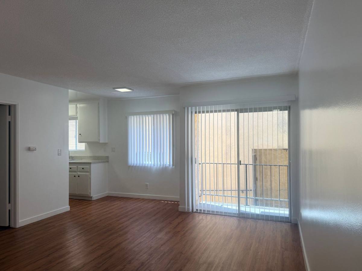Apartment for rent at 241 Redondo Ave, Long Beach, CA 90803