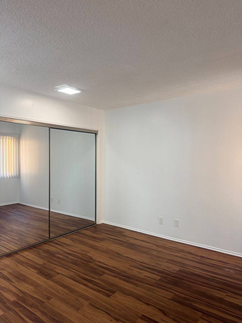 Apartment for rent at 241 Redondo Ave, Long Beach, CA 90803