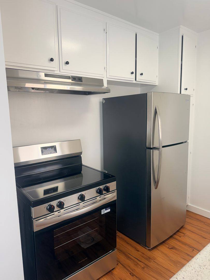 Apartment for rent at 241 Redondo Ave, Long Beach, CA 90803
