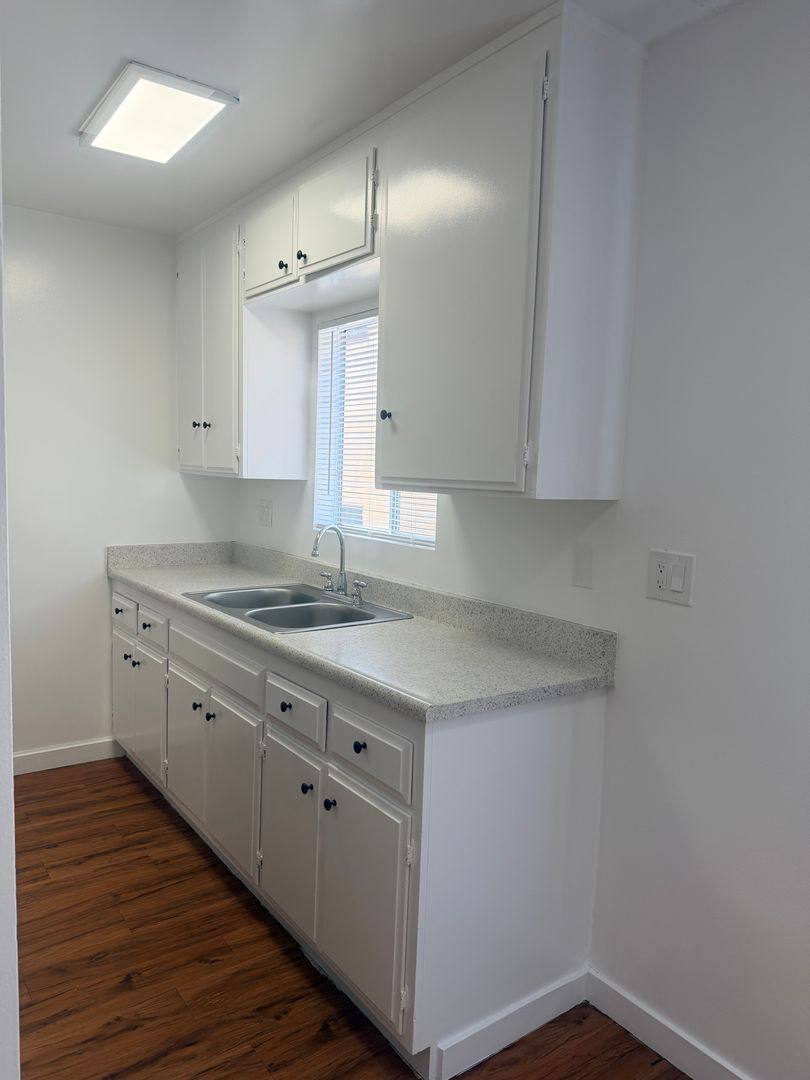 Apartment for rent at 241 Redondo Ave, Long Beach, CA 90803