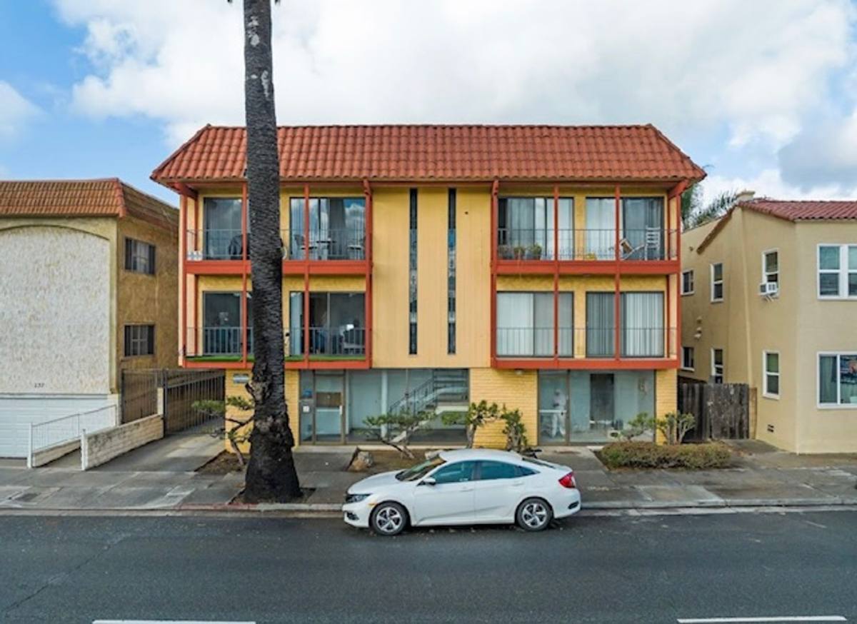 Apartment for rent at 241 Redondo Ave, Long Beach, CA 90803