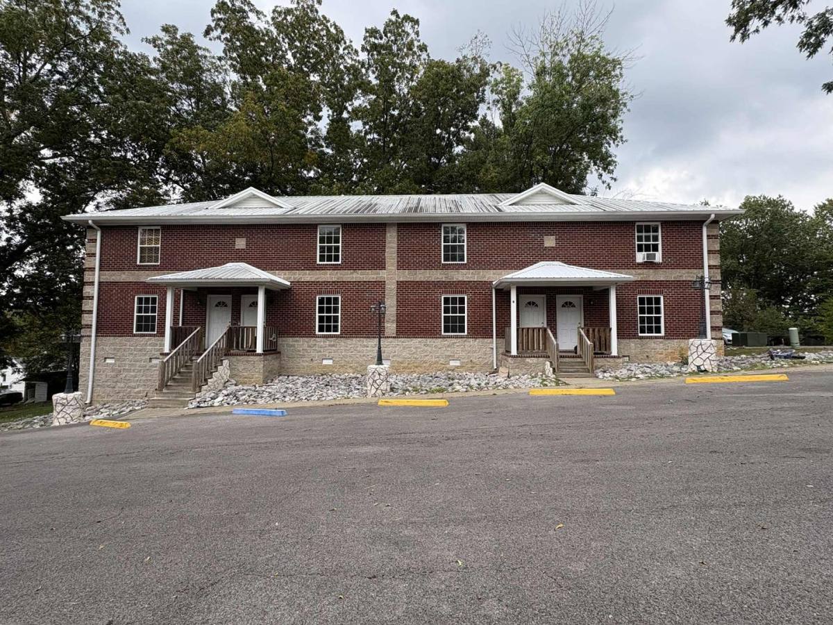 Apartment for rent at 527 E Main St, Glasgow, KY 42141