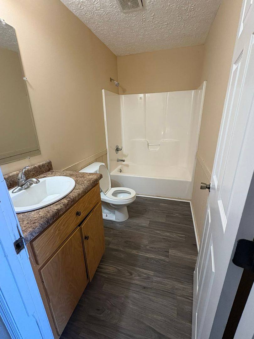 Apartment for rent at 527 E Main St, Glasgow, KY 42141