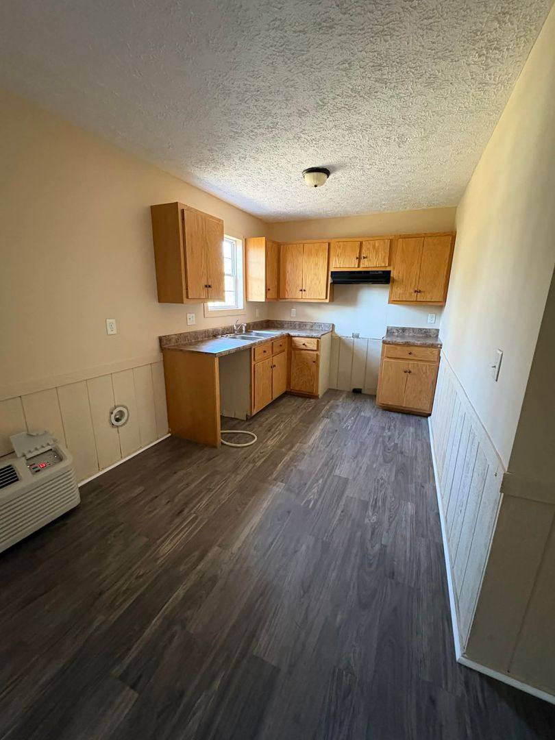 Apartment for rent at 527 E Main St, Glasgow, KY 42141