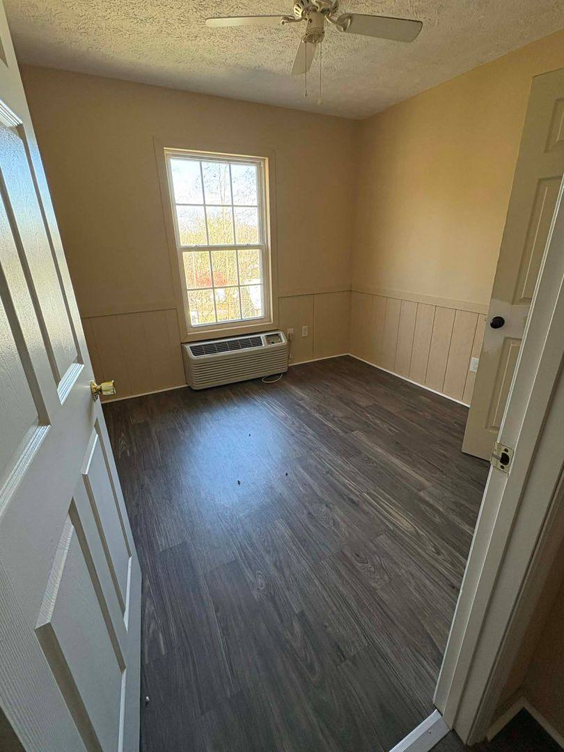Apartment for rent at 527 E Main St, Glasgow, KY 42141