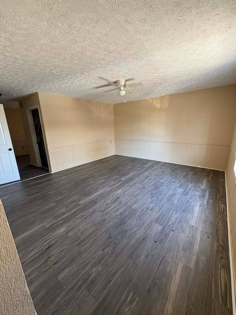 Apartment for rent at 527 E Main St, Glasgow, KY 42141