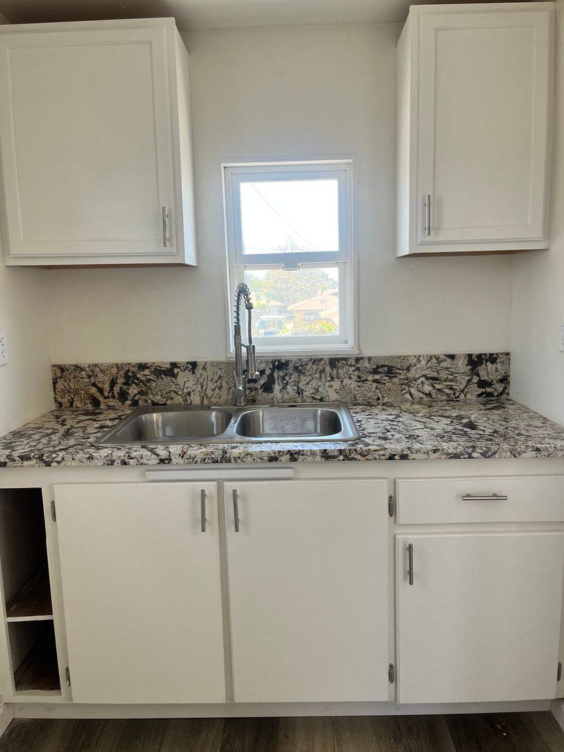 Apartment for rent at 615 Central Ave, Bakersfield, CA 93308