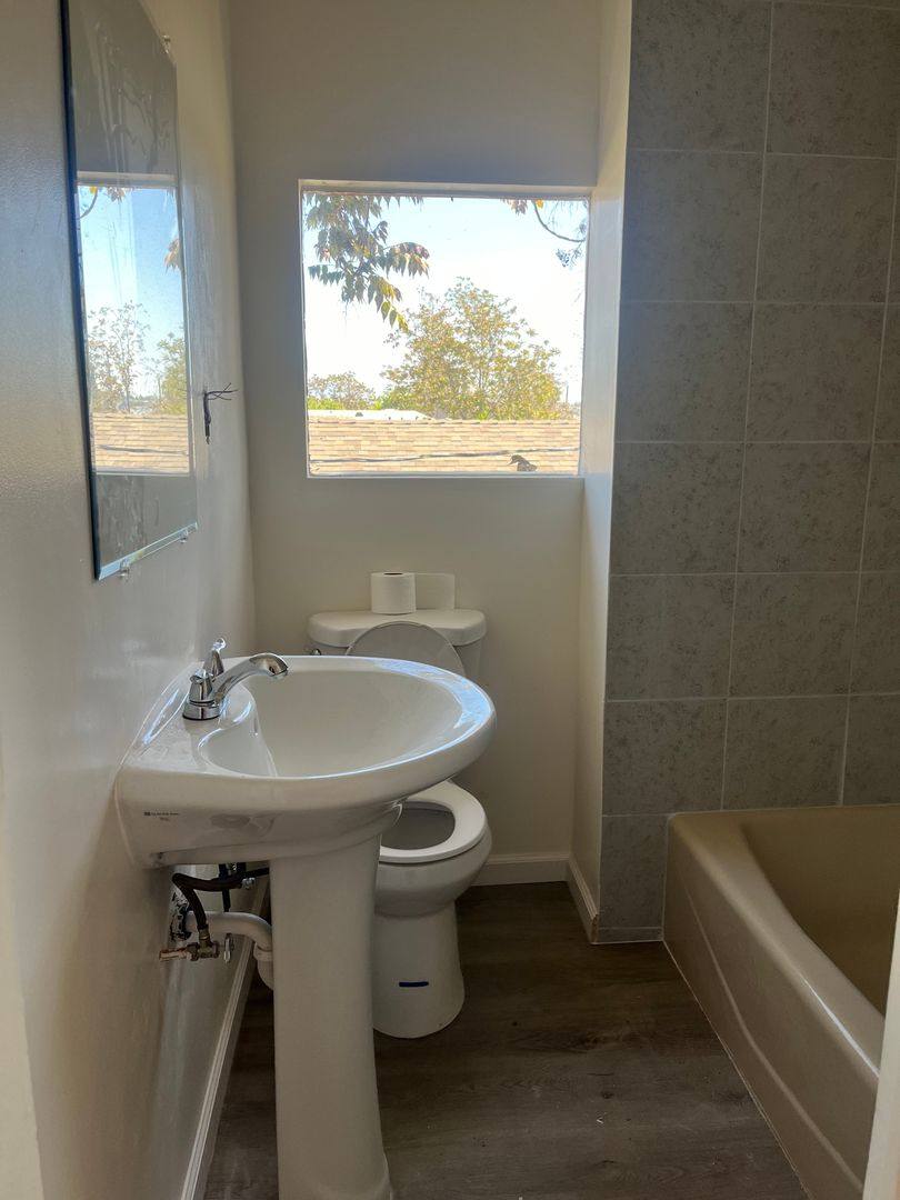 Apartment for rent at 615 Central Ave, Bakersfield, CA 93308