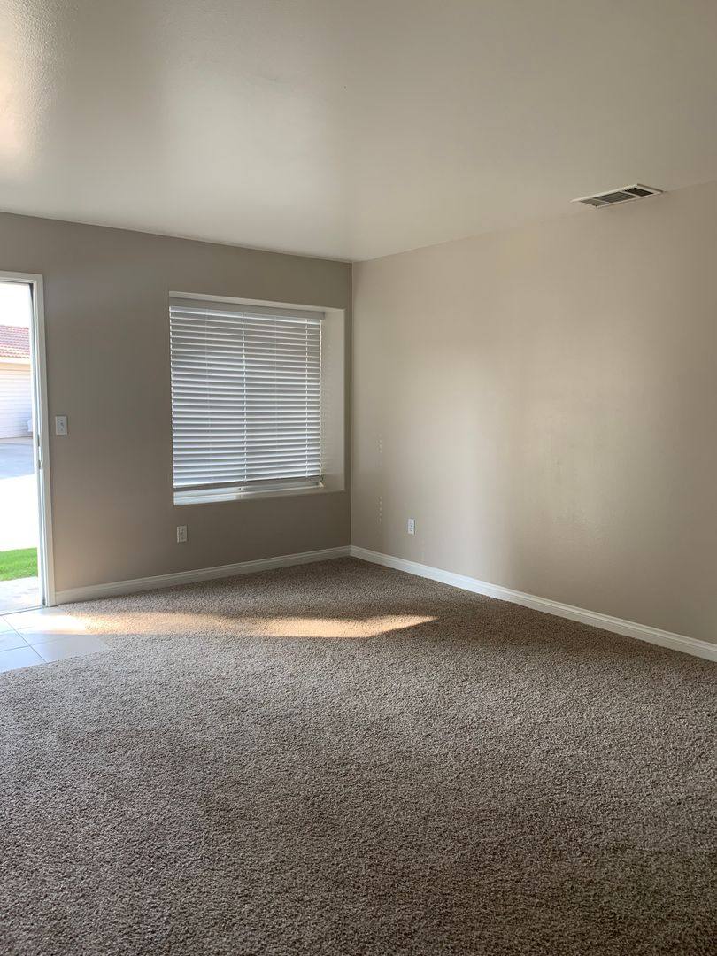 Apartment for rent at 2625 Brookside Dr, Bakersfield, CA 93311