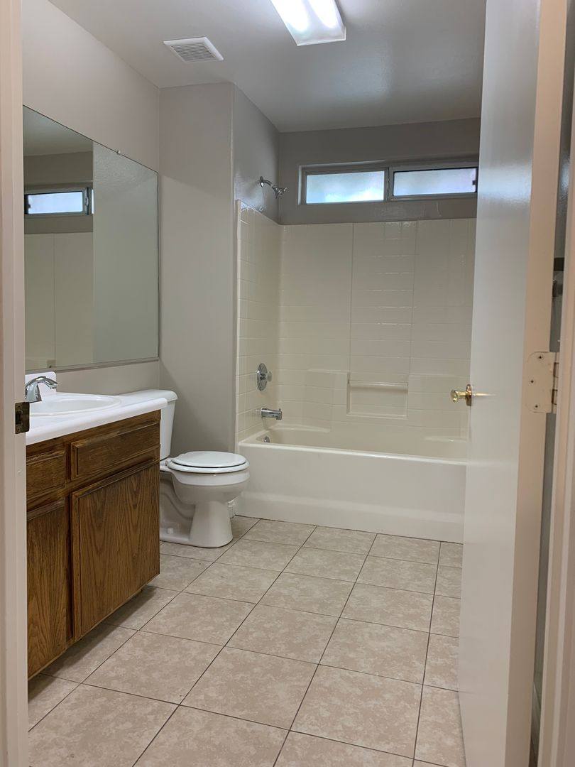 Apartment for rent at 2625 Brookside Dr, Bakersfield, CA 93311