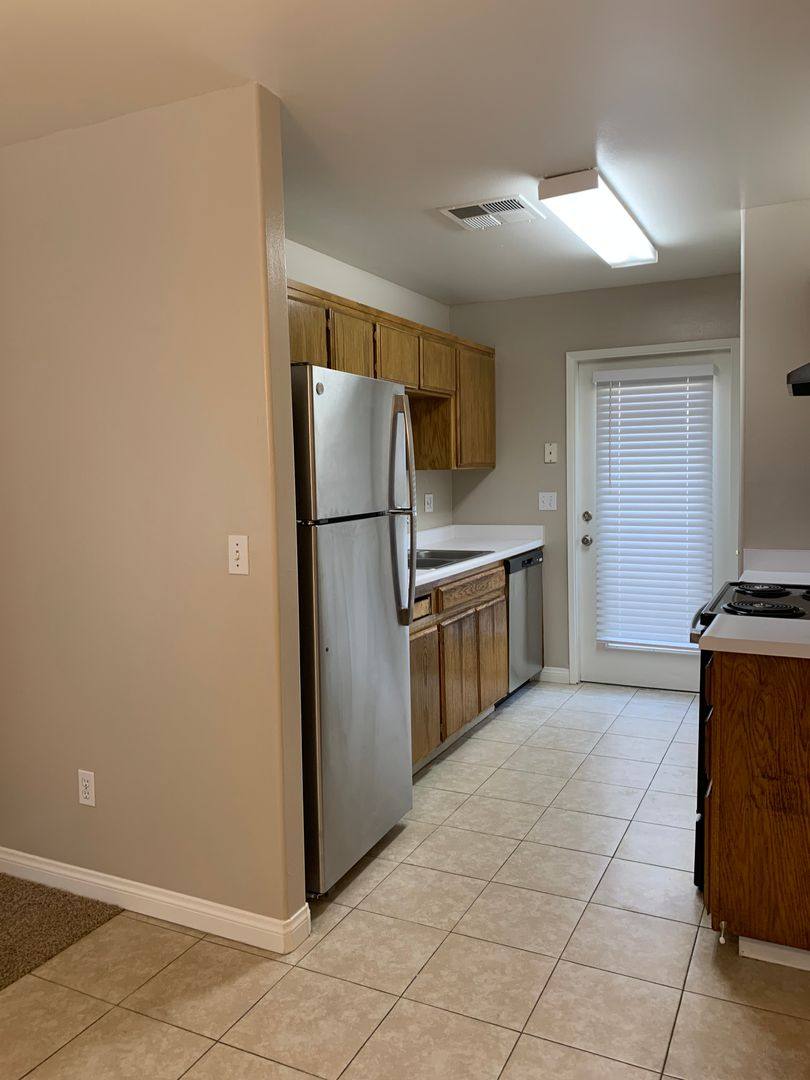 Apartment for rent at 2625 Brookside Dr, Bakersfield, CA 93311