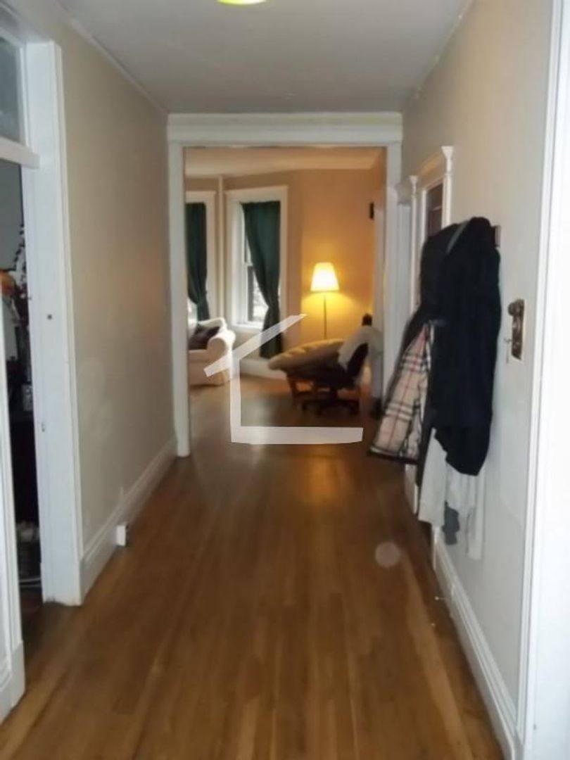 Apartment for rent at 6 Euston St #5, Brookline, MA 02446