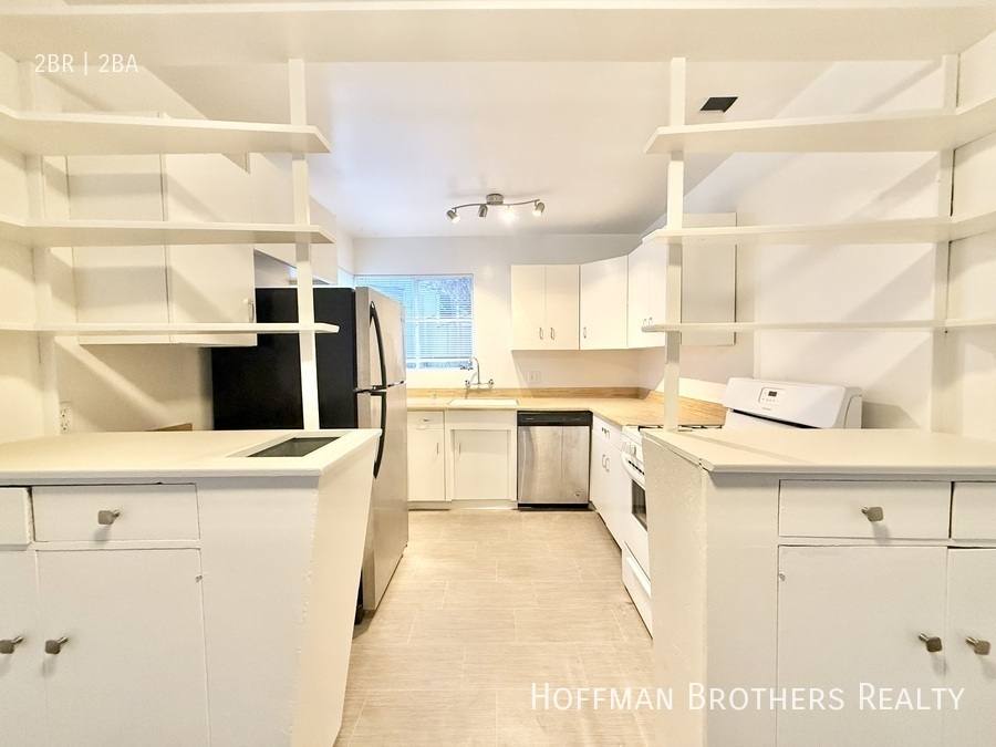 Apartment for rent at 11950 Laurelwood Dr #1, Studio City, CA 91604