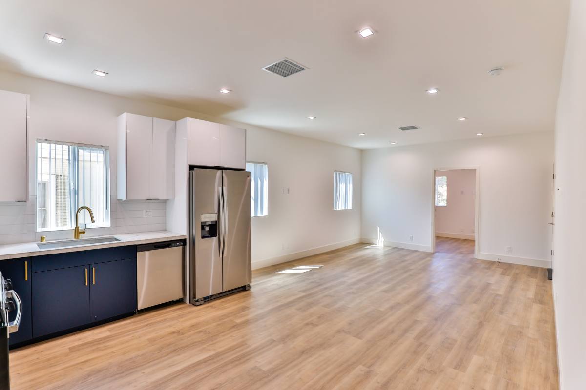 Apartment for rent at 5536 Lexington Ave, Los Angeles, CA 90038