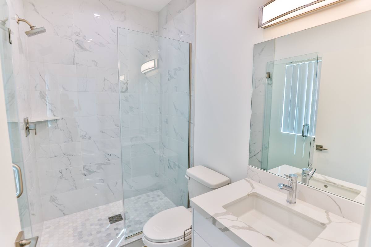 Apartment for rent at 5536 Lexington Ave, Los Angeles, CA 90038