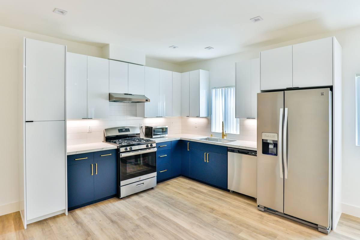 Apartment for rent at 5536 Lexington Ave, Los Angeles, CA 90038