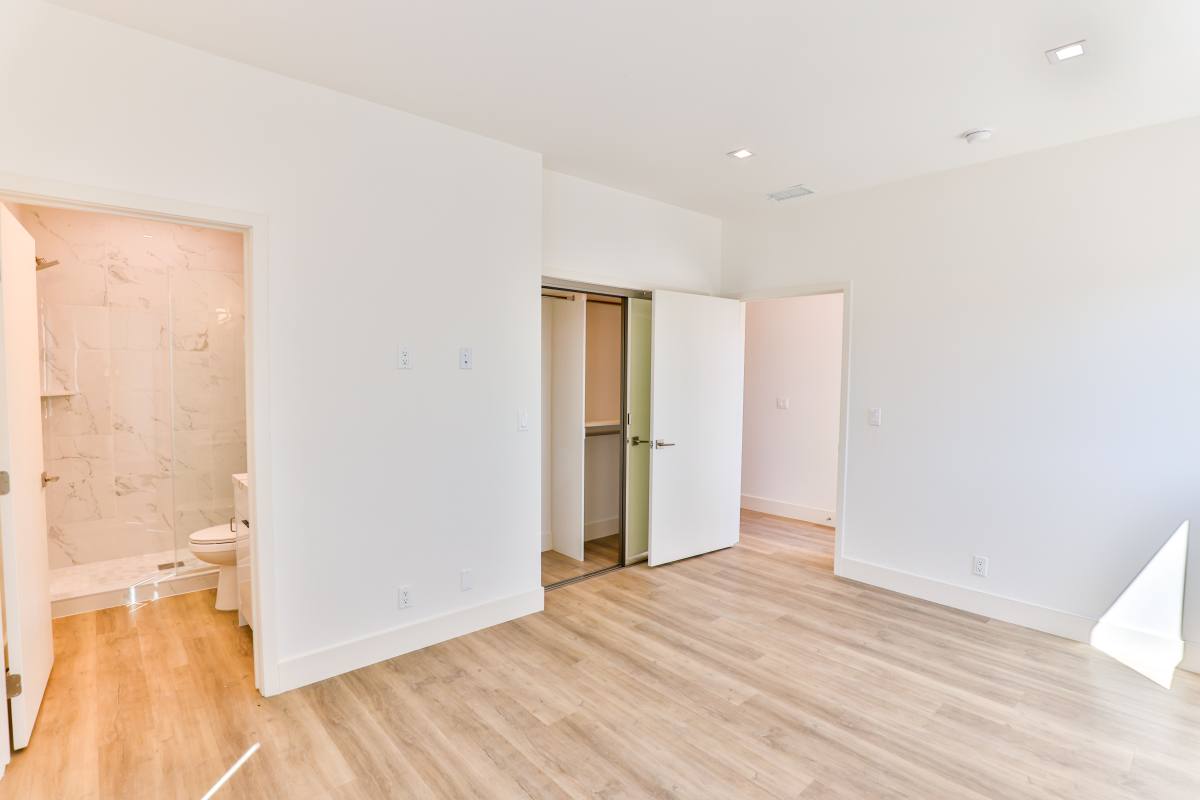 Apartment for rent at 5536 Lexington Ave, Los Angeles, CA 90038