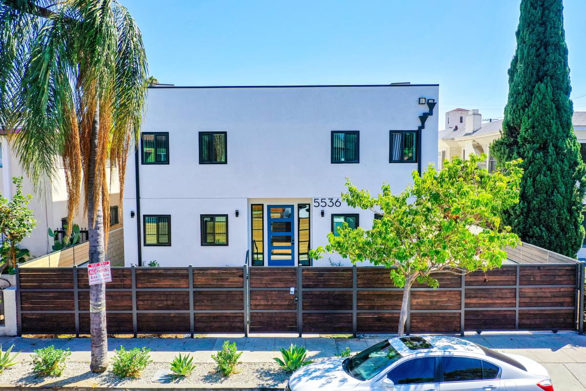 Apartment for rent at 5536 Lexington Ave, Los Angeles, CA 90038