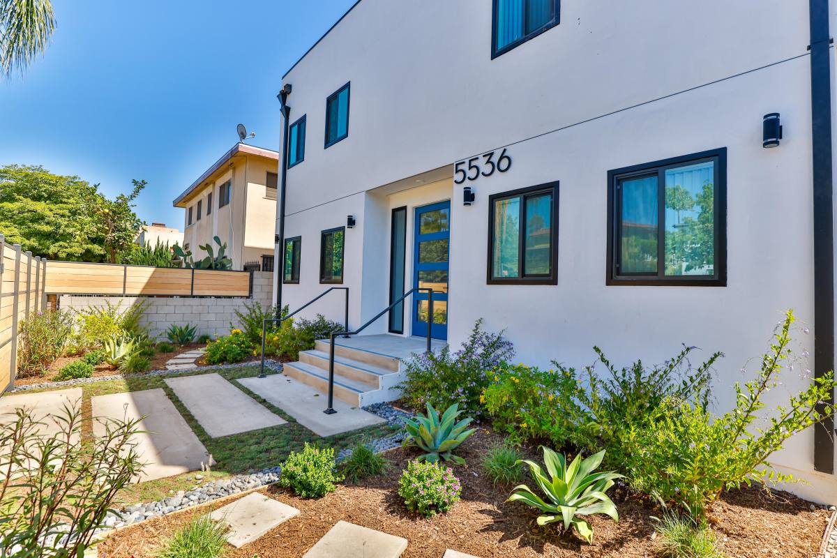 Apartment for rent at 5536 Lexington Ave, Los Angeles, CA 90038