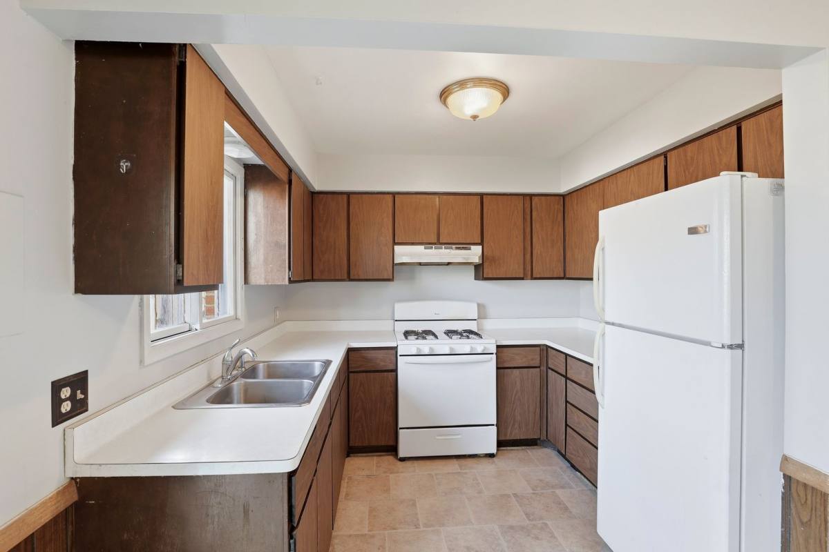 Apartment for rent at 846 Greenwood Court, Oshkosh, WI 54901